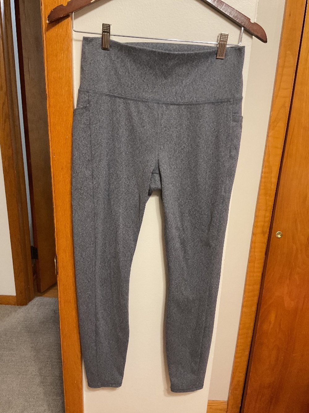 Large gray workout capris/leggings